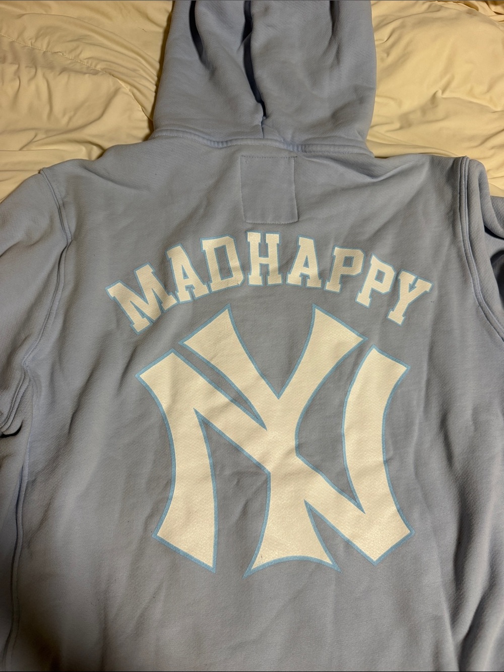 MADHAPPY × MLB &
NY YANKEES FLEECE HOODIE IN SKY BLUE - Picture 4 of 4